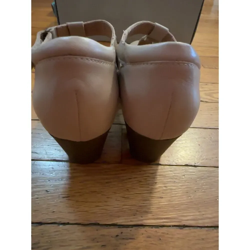 Array Kirkley Women’s 7.5M Sand Leather Comfort T-Strap Low Heel Shoes NEW
